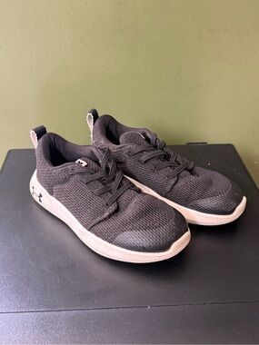 Under Armour Black Knit Sneakers size 9k
